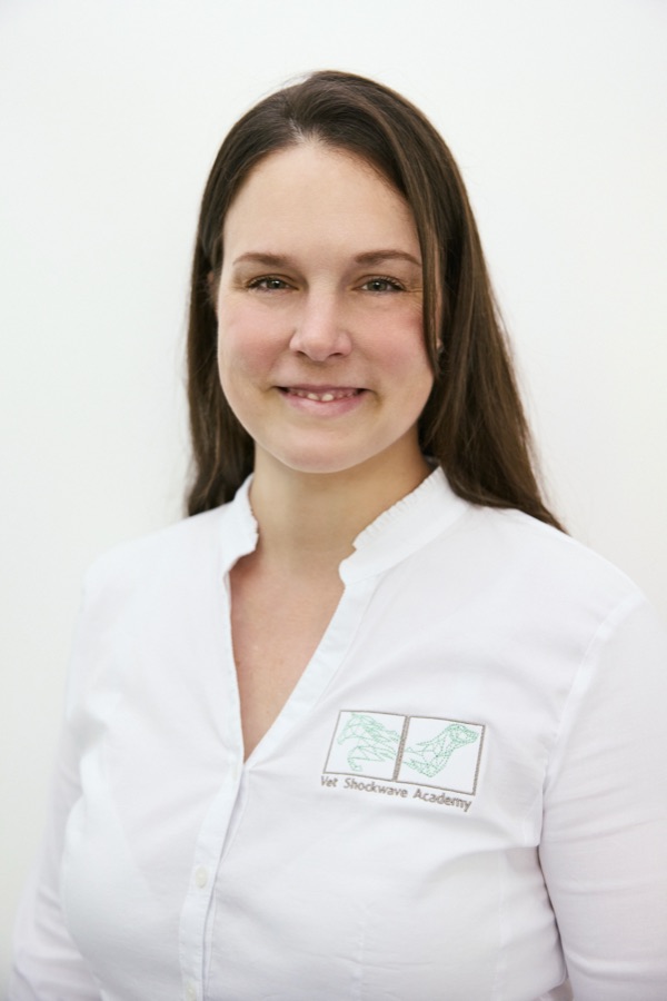 Dr Elisabeth Binder